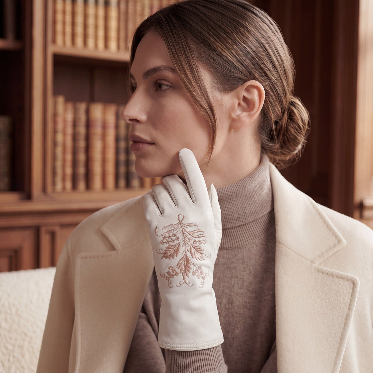 PZ01P (white) - Unlined embroidered Italian lambskin leather gloves - Glamourous Grace