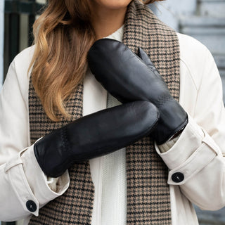 Paris (black) – Sheepskin leather mittens with lambswool lining and touchscreen feature - Glamourous Grace