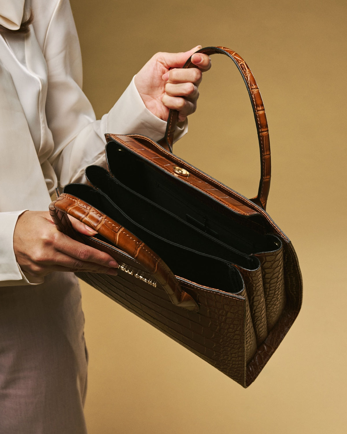 Patrizia (brown) - Italian calf leather womens handbag (with shoulder strap) - Glamourous Grace