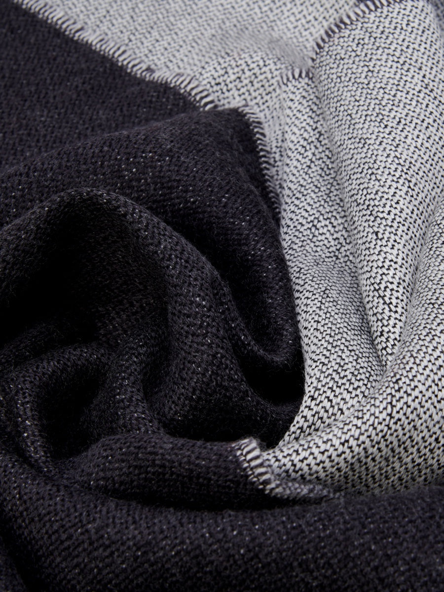 Romeo (blue/grey) - Italian warm and soft scarf made from 100% wool - Glamourous Grace