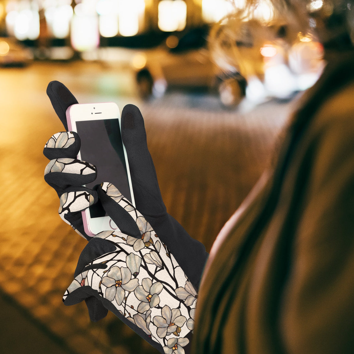Tiffany White Magnolia Womens Touch Screen Gloves - One Size Fits All
