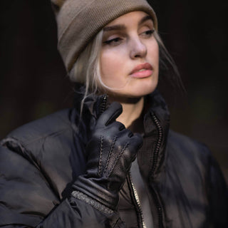 Raya (black) – Deerskin leather gloves with warm wool lining - Glamourous Grace
