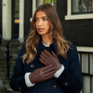 Raya (brown) – Deerskin leather gloves with warm wool lining - Glamourous Grace