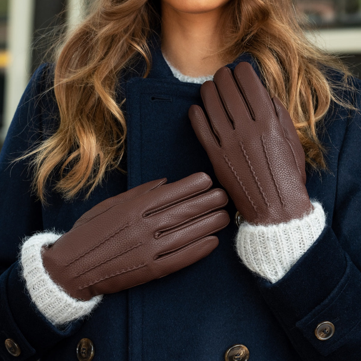 Raya (brown) – Deerskin leather gloves with warm wool lining - Glamourous Grace