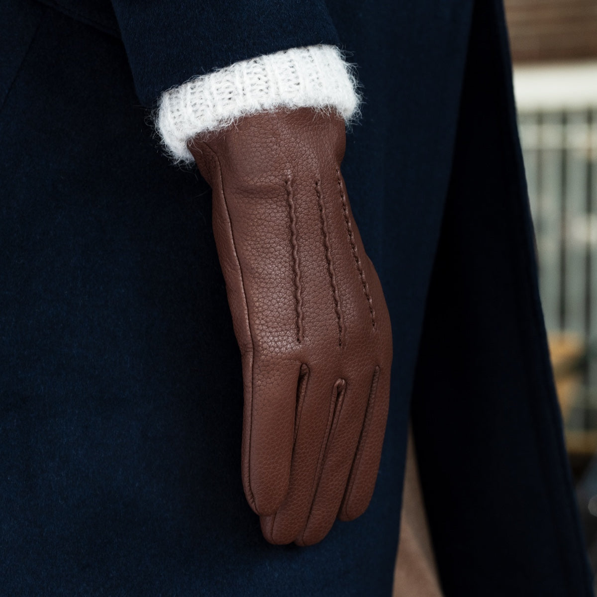 Raya (brown) – Deerskin leather gloves with warm wool lining - Glamourous Grace