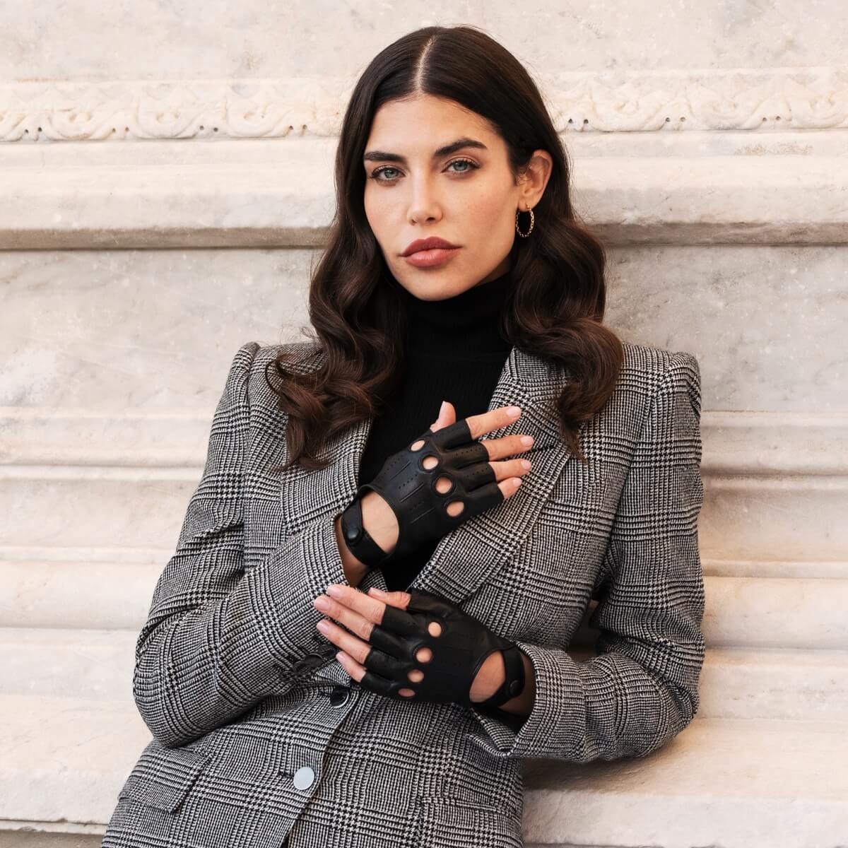 Rossana (black) - Italian fingerless lambskin leather driving gloves - Glamourous Grace