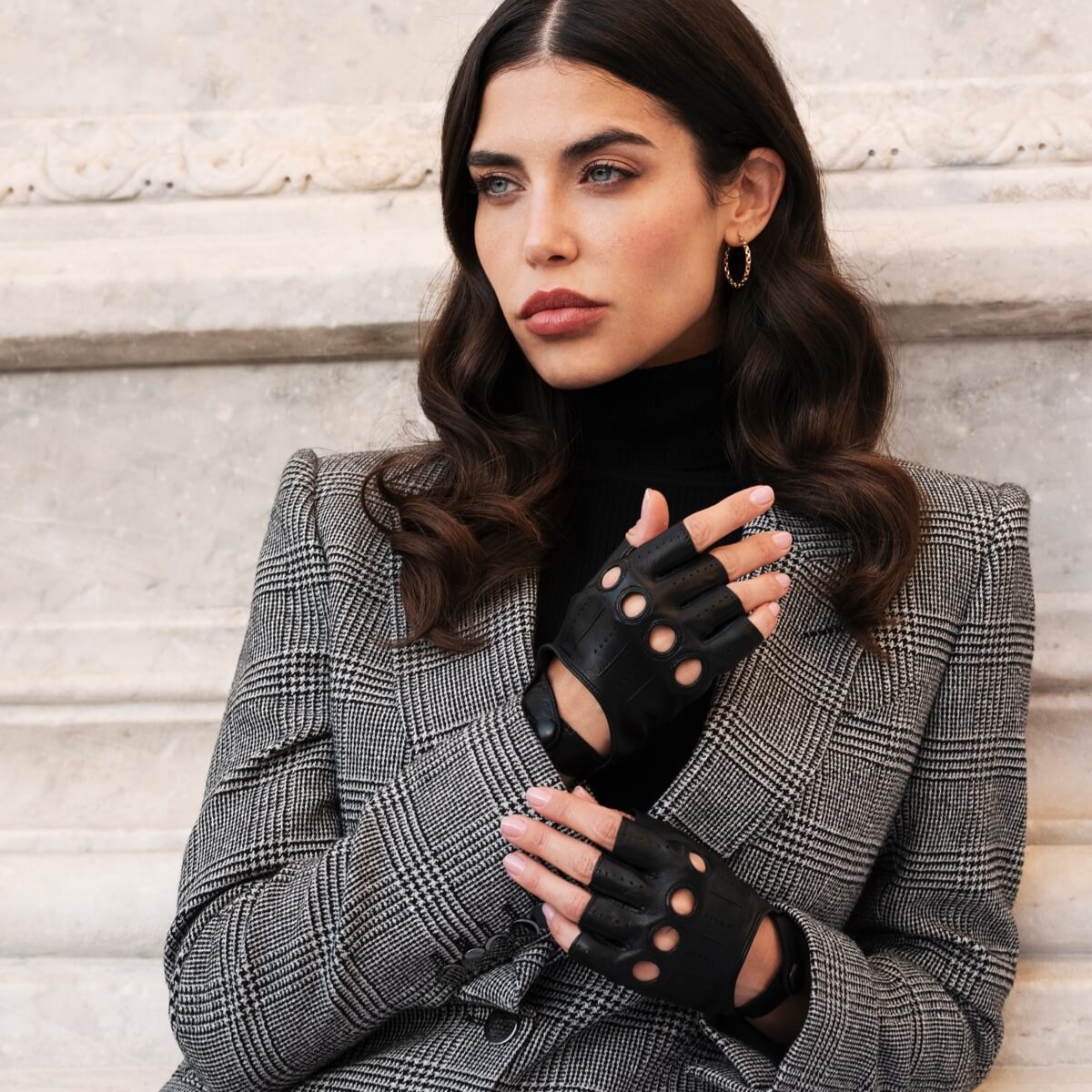 Rossana (black) - Italian fingerless lambskin leather driving gloves - Glamourous Grace