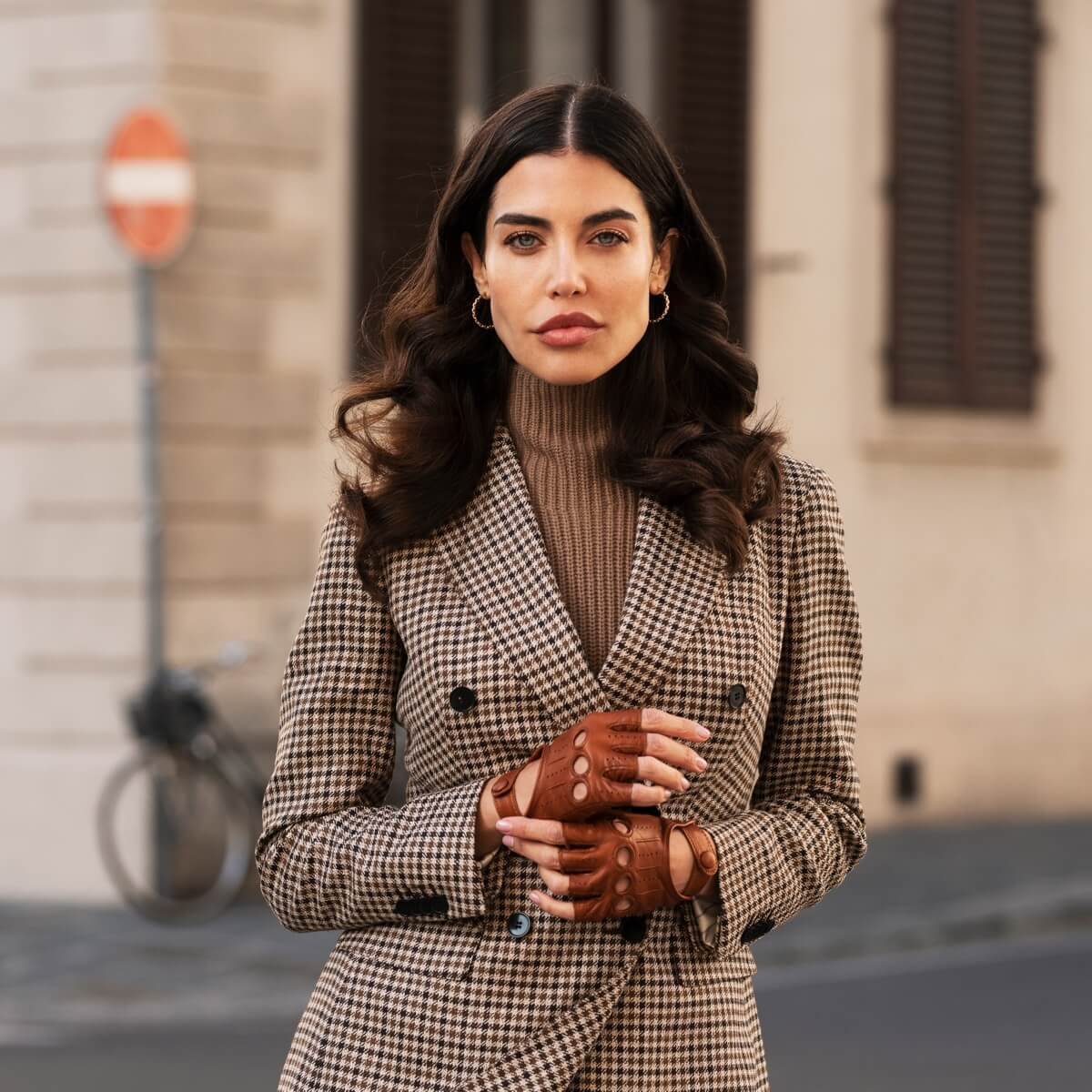 Rossana (cognac) - Italian fingerless lambskin leather driving gloves - Glamourous Grace