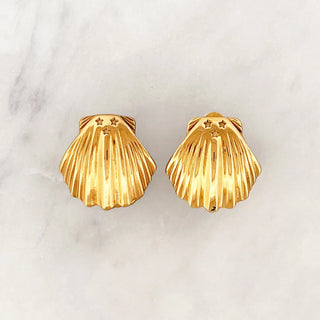 Big Scallop Stud Earrings