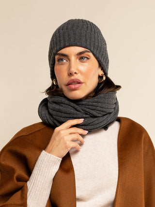 Napoli (dark grey) - Italian 100% cashmere ribbed scarf (unisex) - Glamourous Grace