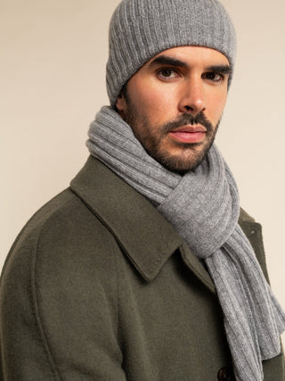 Napoli (light grey) - Italian 100% cashmere ribbed scarf (unisex) - Glamourous Grace