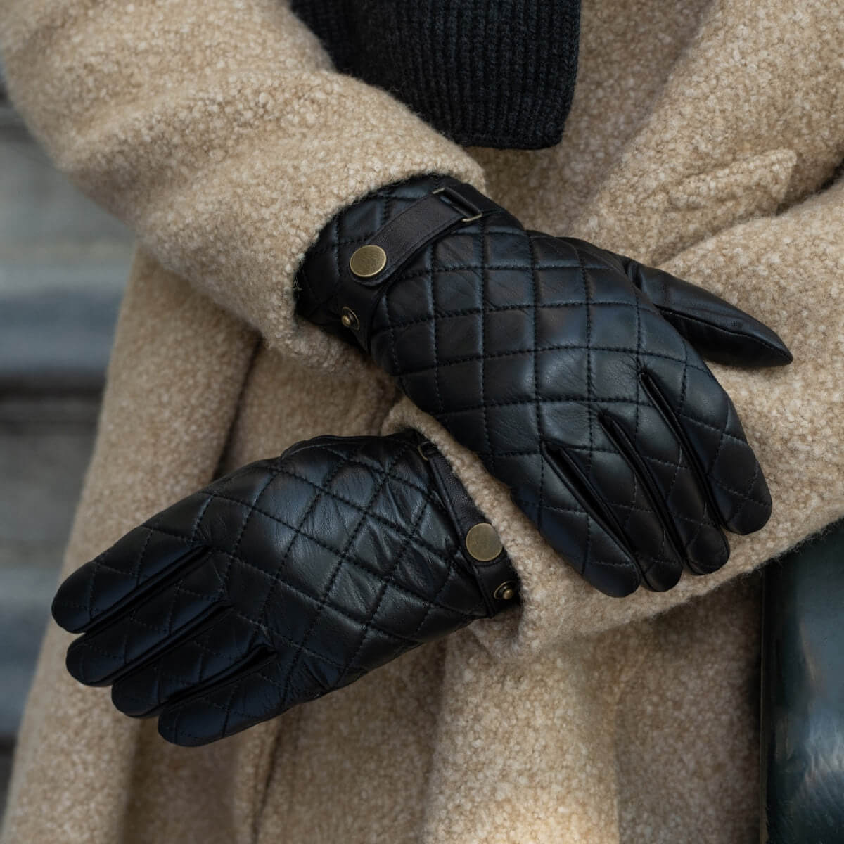 Sebastian (black) – Sheepskin leather gloves with snap closure & touchscreen feature - Glamourous Grace