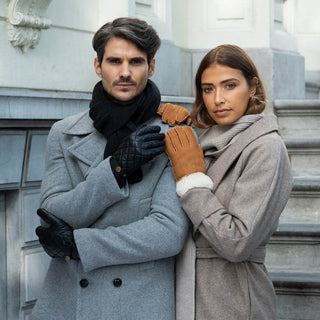 Sebastian (black) – Sheepskin leather gloves with snap closure & touchscreen feature - Glamourous Grace