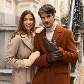 Sebastian (brown) – Sheepskin leather gloves with snap closure & touchscreen feature - Glamourous Grace