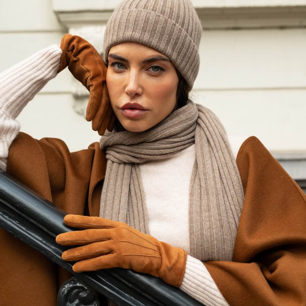 Silvia (cognac) - Italian suede leather gloves with luxurious cashmere lining - Glamourous Grace