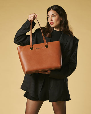 Simona (cognac) - Italian calf leather women's shoulder bag - Glamourous Grace