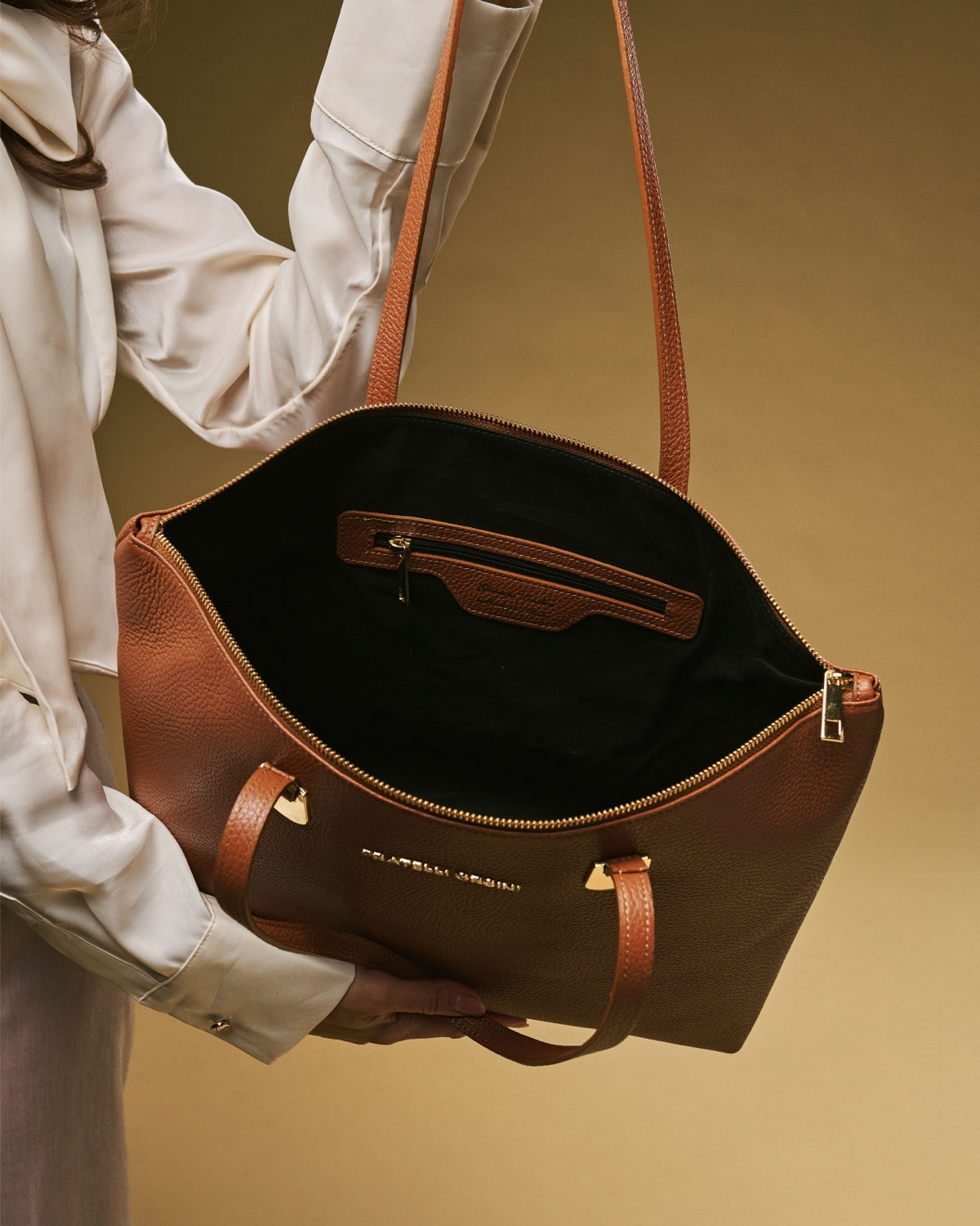 Simona (cognac) - Italian calf leather women's shoulder bag - Glamourous Grace