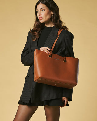 Simona (cognac) - Italian calf leather women's shoulder bag - Glamourous Grace