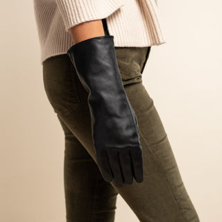 Skylar (black) – Extra-long sheepskin leather gloves with wool/cashmere lining & touchscreen capability - Glamourous Grace
