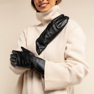 Skylar (black) – Extra-long sheepskin leather gloves with wool/cashmere lining & touchscreen capability - Glamourous Grace