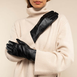 Skylar (black) – Extra-long sheepskin leather gloves with wool/cashmere lining & touchscreen capability - Glamourous Grace