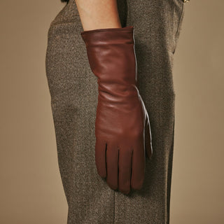 Skylar (brown) – Extra-long sheepskin leather gloves with wool/cashmere lining & touchscreen capability - Glamourous Grace