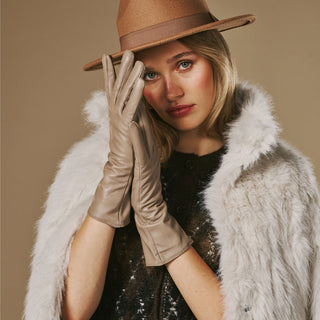 Skylar (taupe) – Extra-long sheepskin leather gloves with wool/cashmere lining & touchscreen capability - Glamourous Grace