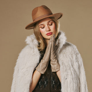 Skylar (taupe) – Extra-long sheepskin leather gloves with wool/cashmere lining & touchscreen capability - Glamourous Grace