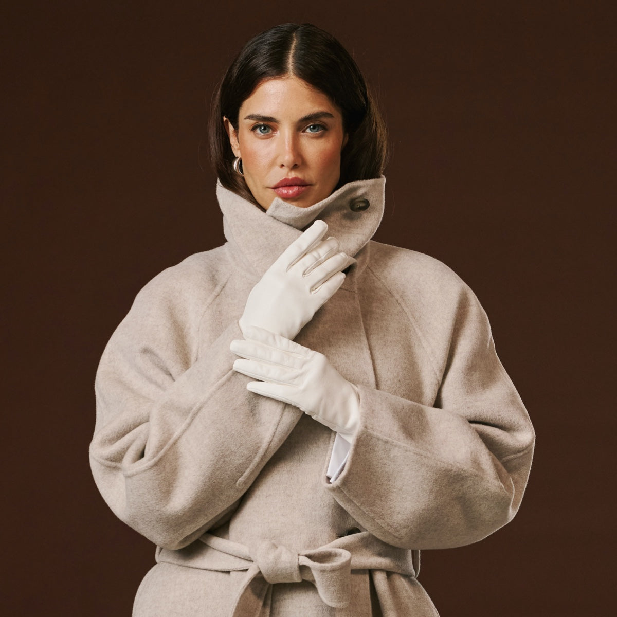 Sofia (white) - Italian lambskin leather gloves with silk lining - Glamourous Grace