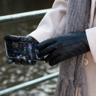 Stella (black) – Sheepskin leather gloves with ultra-warm fleece lining & touchscreen functionality - Glamourous Grace