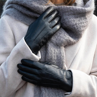 Stella (black) – Sheepskin leather gloves with ultra-warm fleece lining & touchscreen functionality - Glamourous Grace