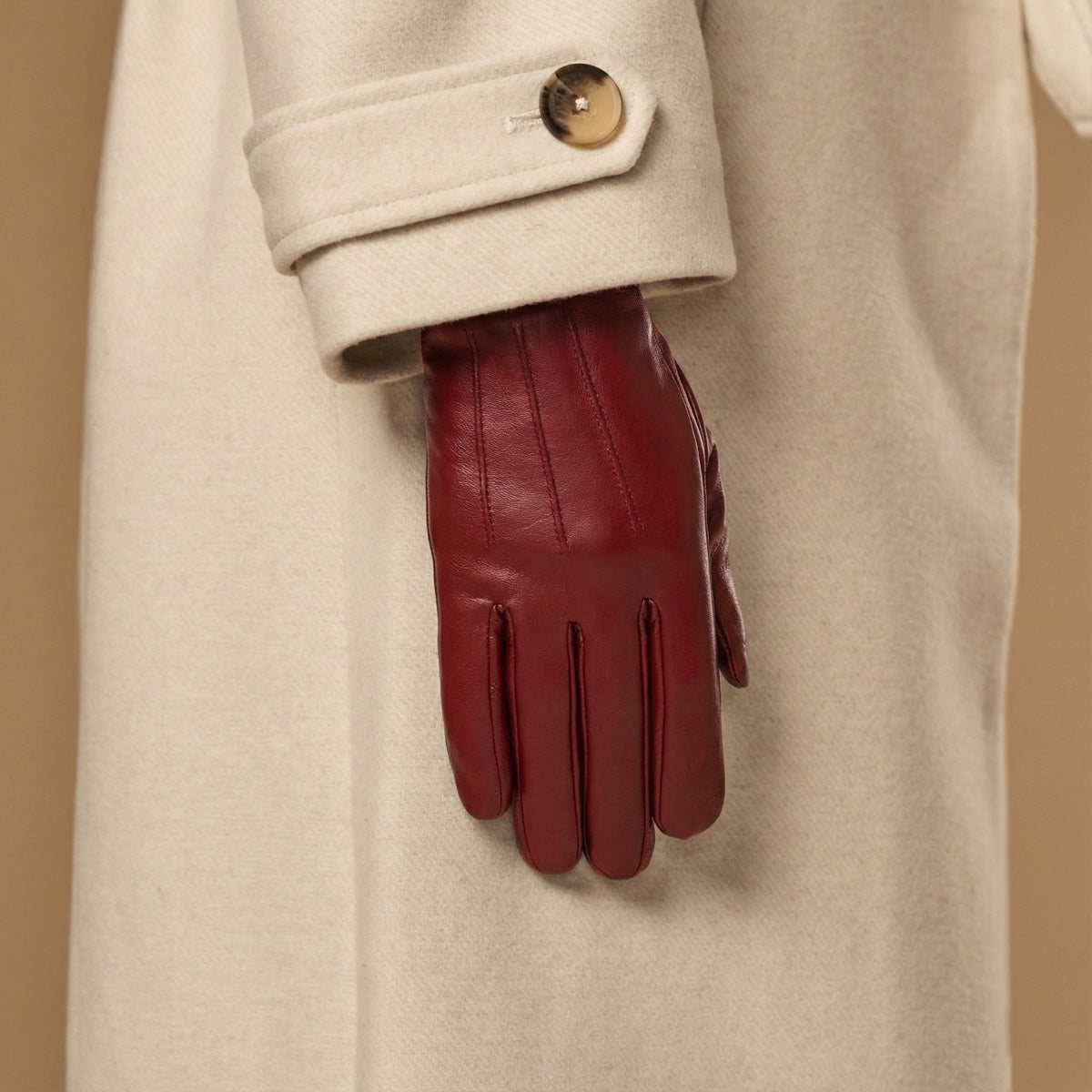 Stella (red) – Sheepskin leather gloves with ultra-warm fleece lining & touchscreen functionality - Glamourous Grace
