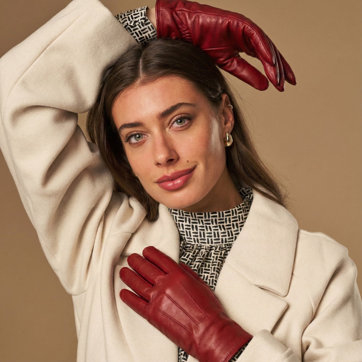 Stella (red) – Sheepskin leather gloves with ultra-warm fleece lining & touchscreen functionality - Glamourous Grace