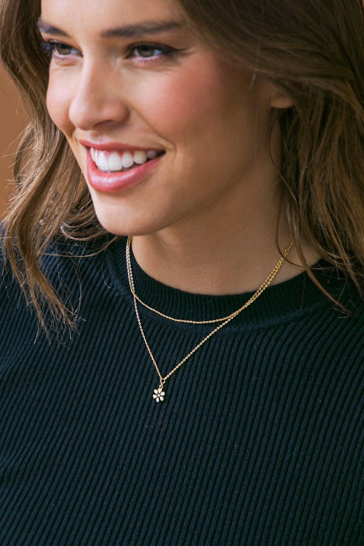 HEY HARPER DAISY NECKLACE - Glamourous Grace