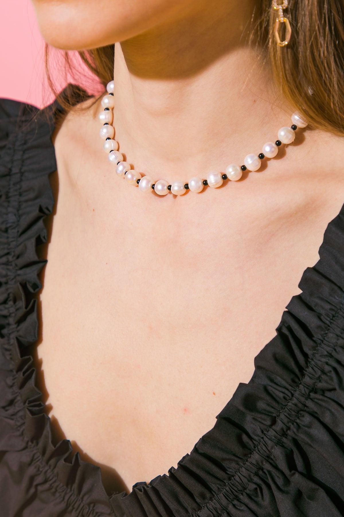 LOU PEARL NECKLACE - Glamourous Grace