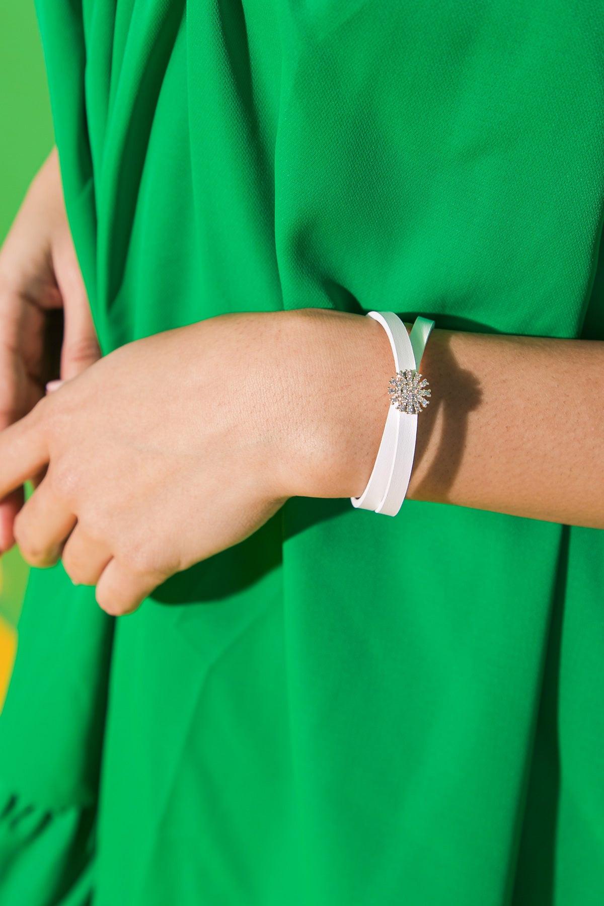 THE DAISY NEVER TAKE OFF BRACELET - Glamourous Grace