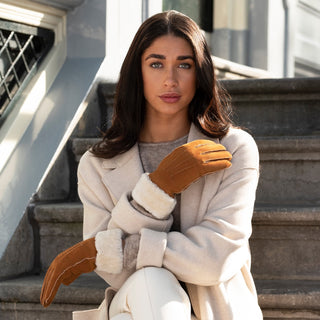 Sydney (camel) – Suede leather gloves with luxurious sheep fur lining - Glamourous Grace