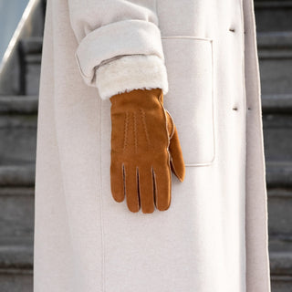 Sydney (camel) – Suede leather gloves with luxurious sheep fur lining - Glamourous Grace
