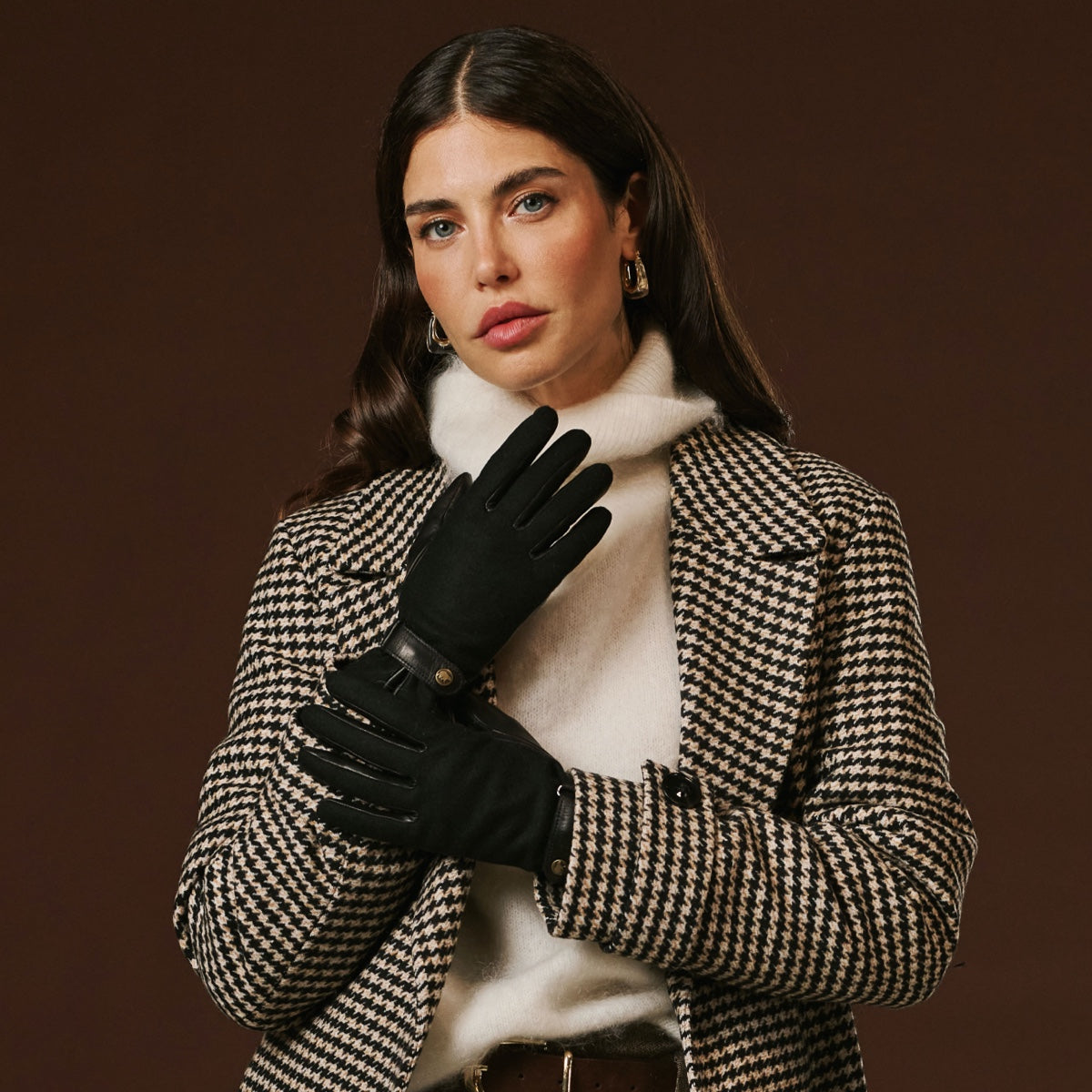 Violetta (black) - Italian tweed women's gloves with touchscreen capability and adjustable snap button - Glamourous Grace