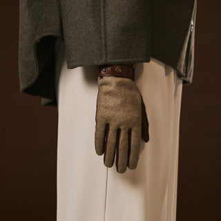 Violetta (brown) - Italian tweed women's gloves with touchscreen capability and adjustable snap button - Glamourous Grace