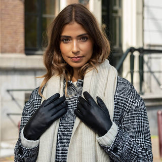 Zoey (black) – Sheepskin leather gloves with warm wool/cashmere lining & touchscreen function - Glamourous Grace
