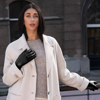 Zoey (black) – Sheepskin leather gloves with warm wool/cashmere lining & touchscreen function - Glamourous Grace