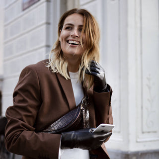 Zoey (black) – Sheepskin leather gloves with warm wool/cashmere lining & touchscreen function - Glamourous Grace