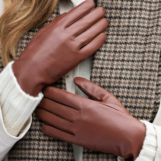 Zoey (cognac) – Sheepskin leather gloves with warm wool/cashmere lining & touchscreen function - Glamourous Grace