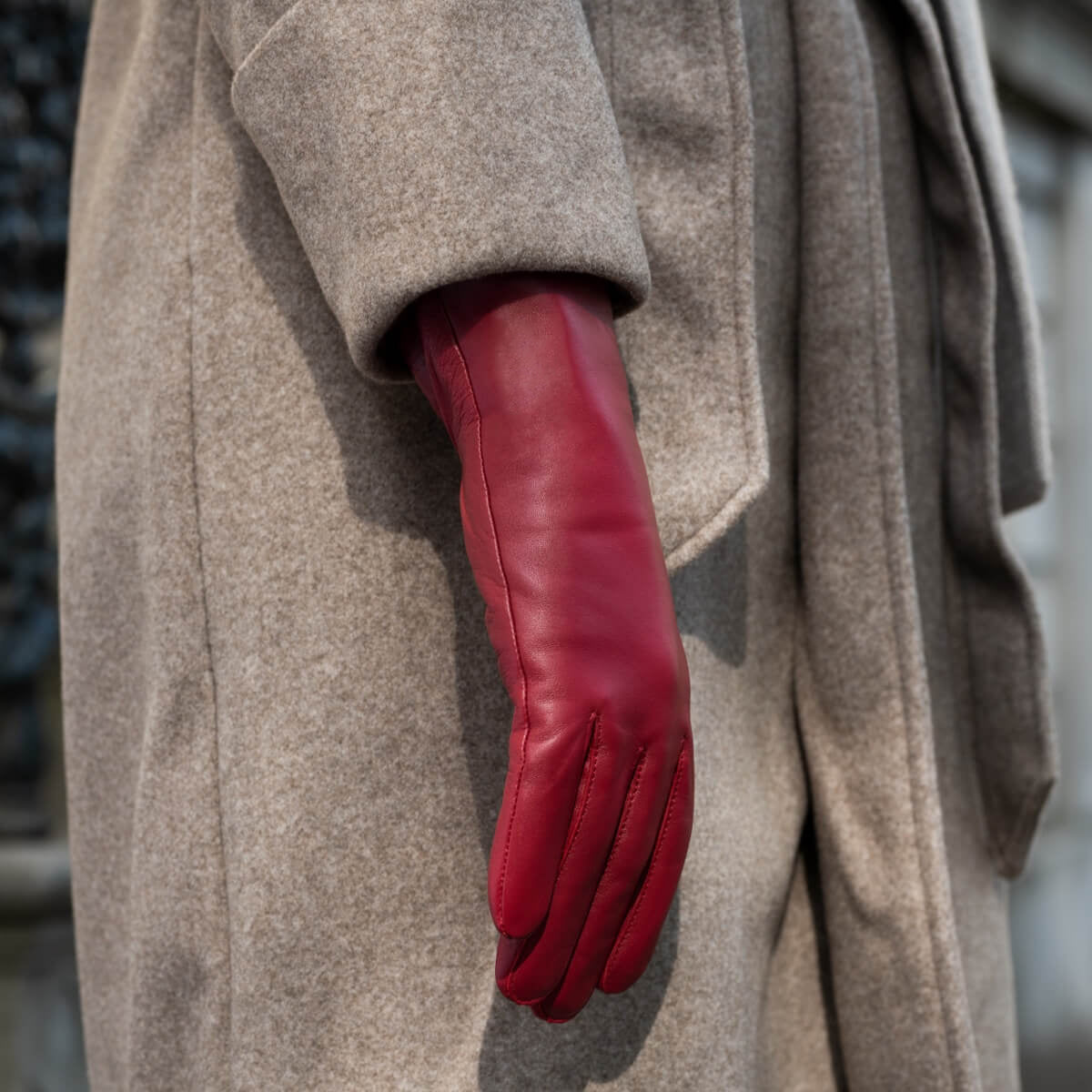 Zoey (red) – Sheepskin leather gloves with warm wool/cashmere lining & touchscreen function - Glamourous Grace