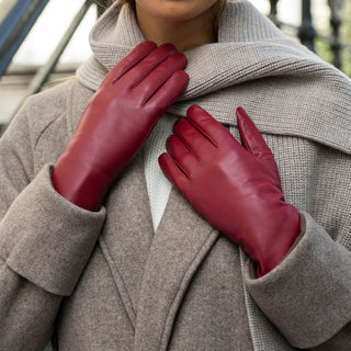 Zoey (red) – Sheepskin leather gloves with warm wool/cashmere lining & touchscreen function - Glamourous Grace