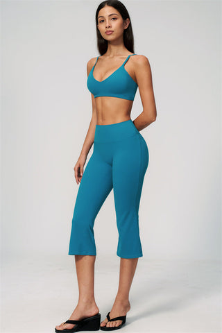 The Zura Sports Bra Capri Leggings 2-Piece Set