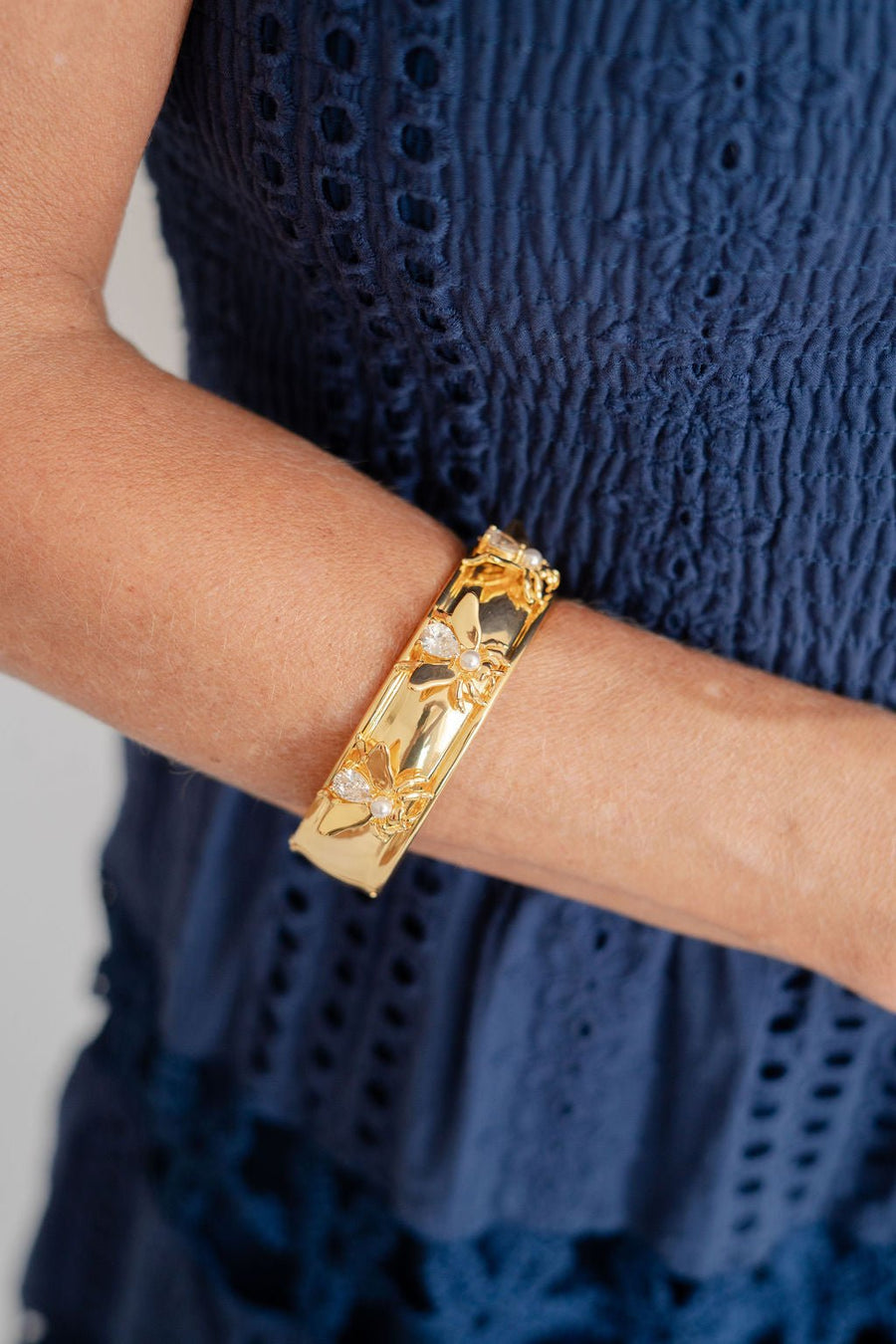 Bee Hinged Cuff - 18k Gold Plated - Glamourous Grace