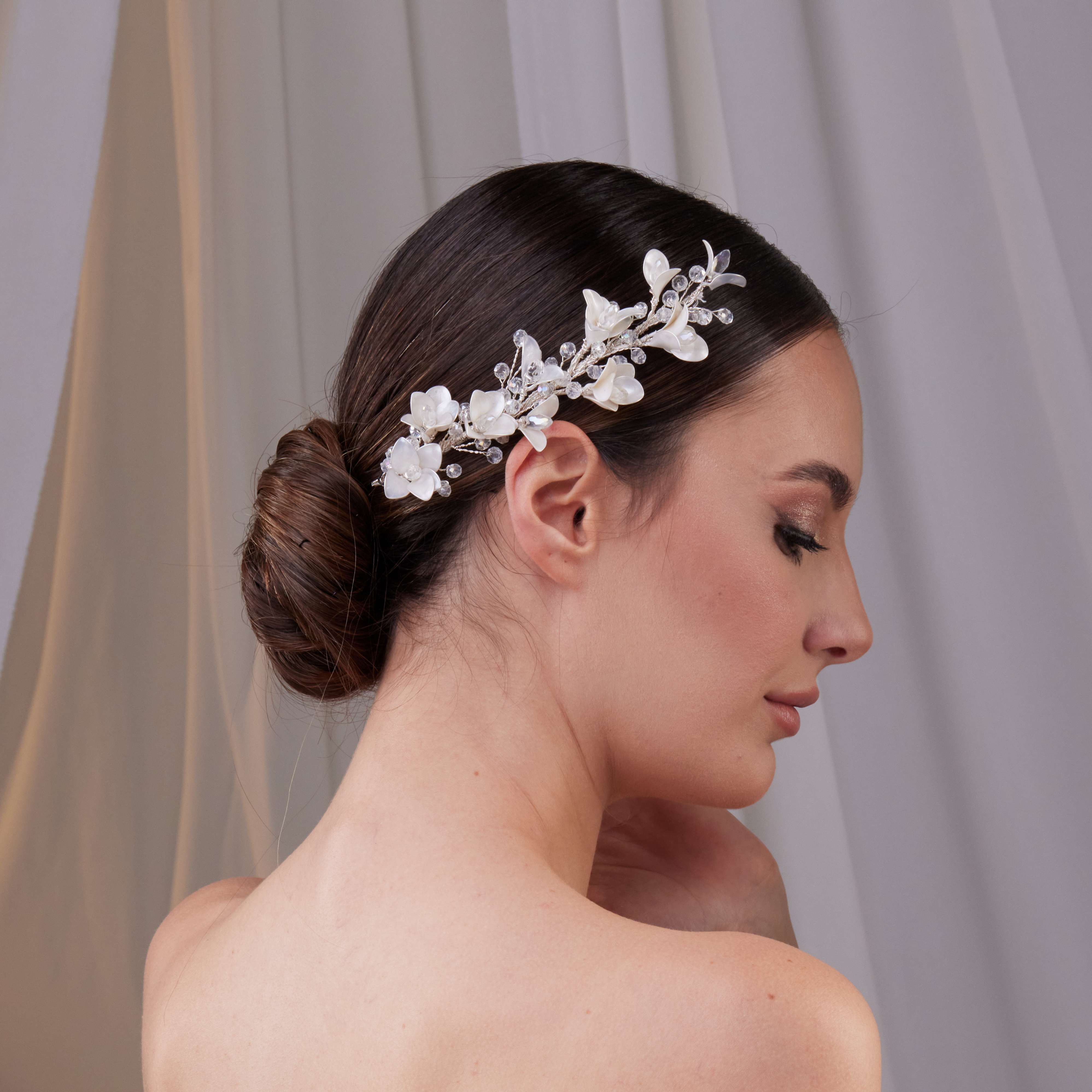 Elegant Resin Flower Bridal Hair Vine - Glamourous Grace