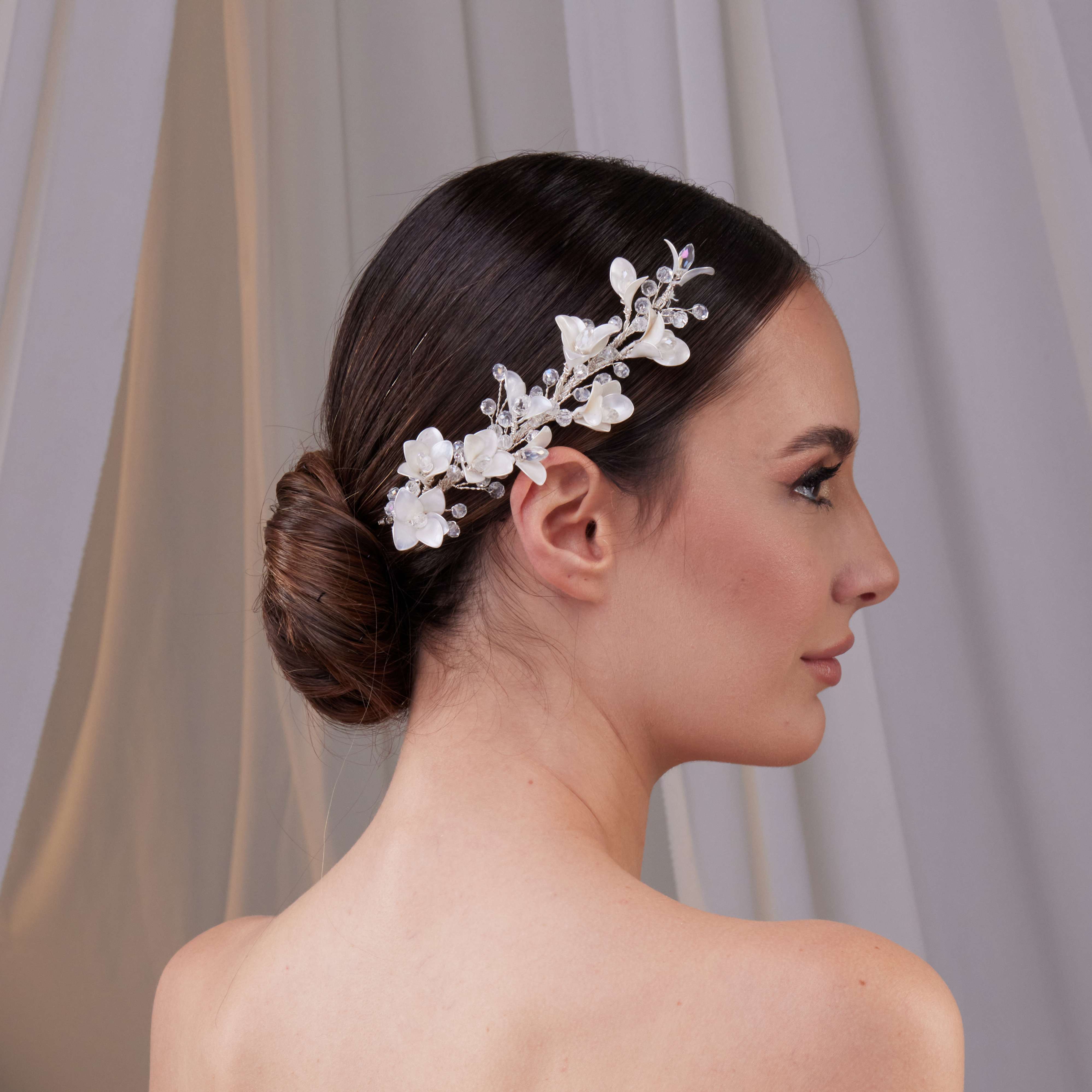 Elegant Resin Flower Bridal Hair Vine - Glamourous Grace